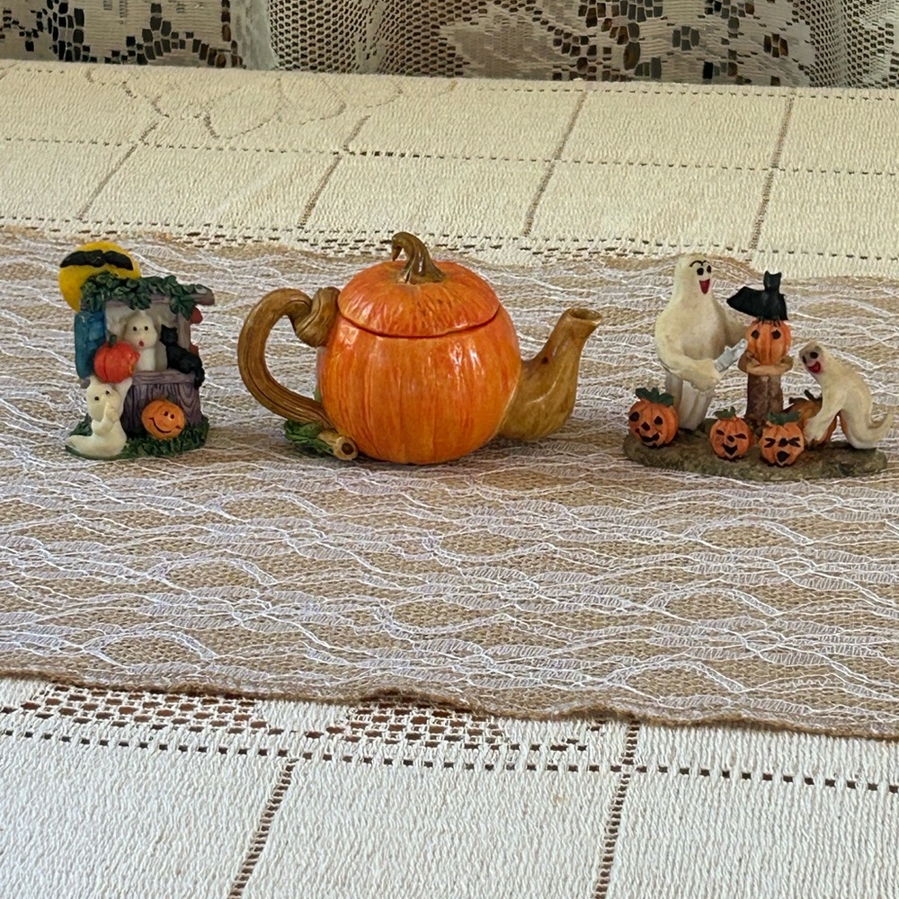 Vintage Halloween figurines perfect for Halloween houses village 👻 🎃